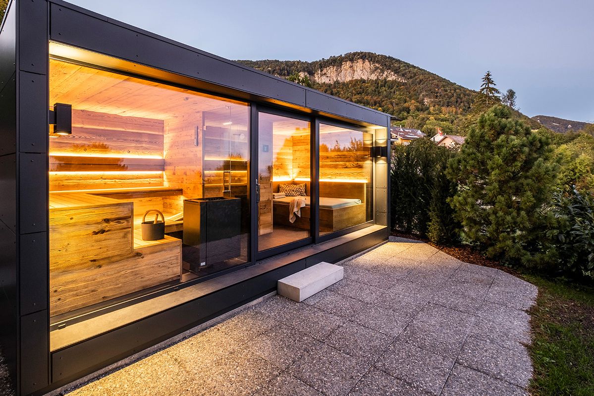 Баня с санузлом и спальней